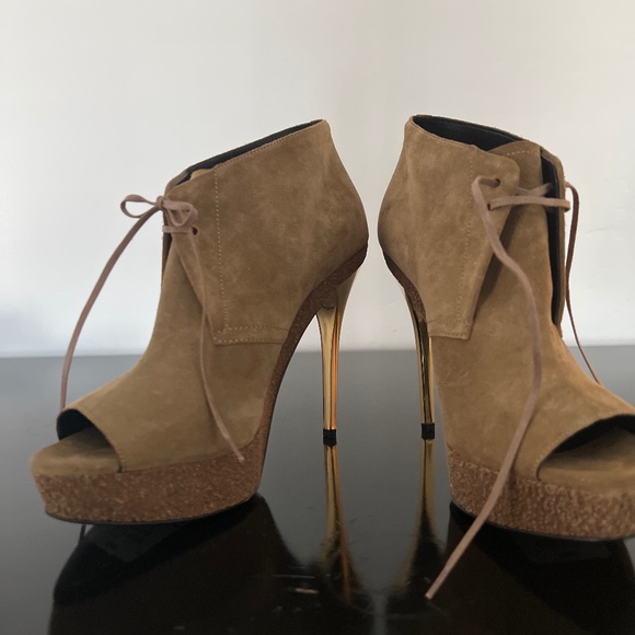 Burberry Stiletto Bootie - Picture 1 of 5